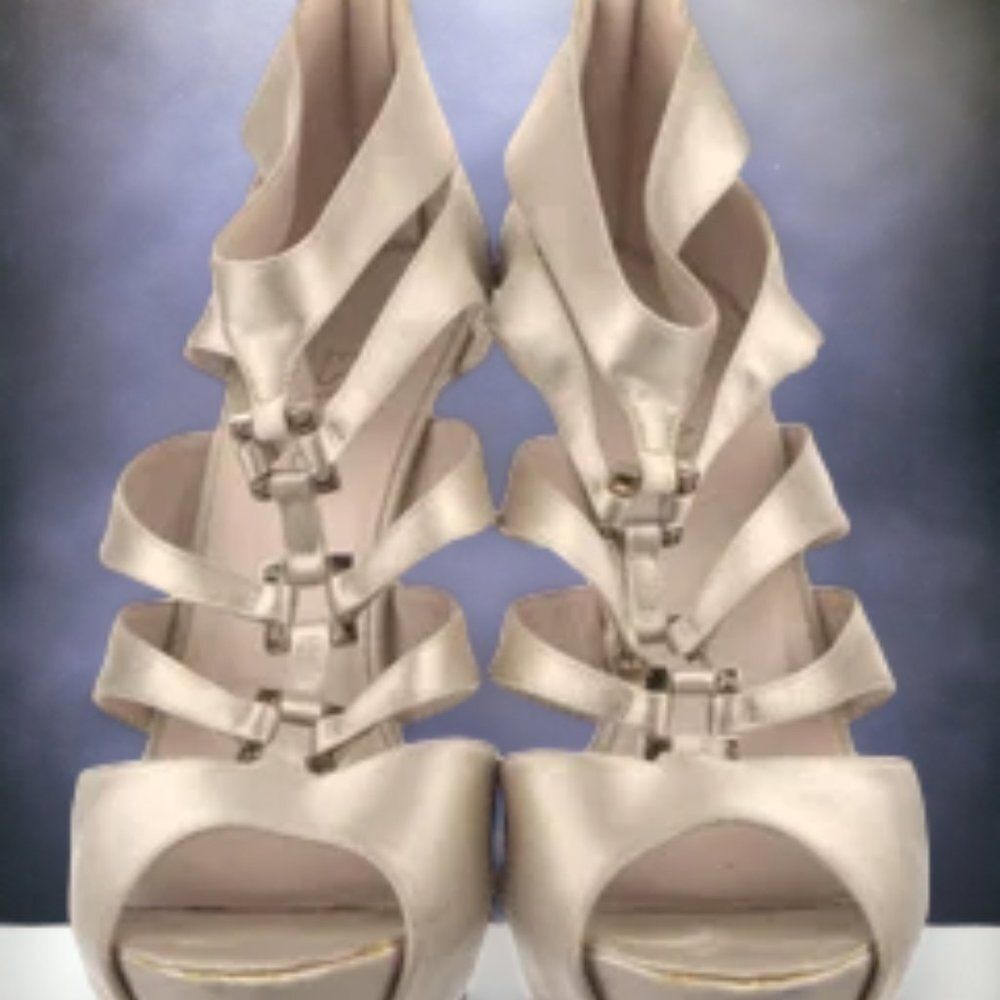 ESCADA Pumps - Picture 2 of 4